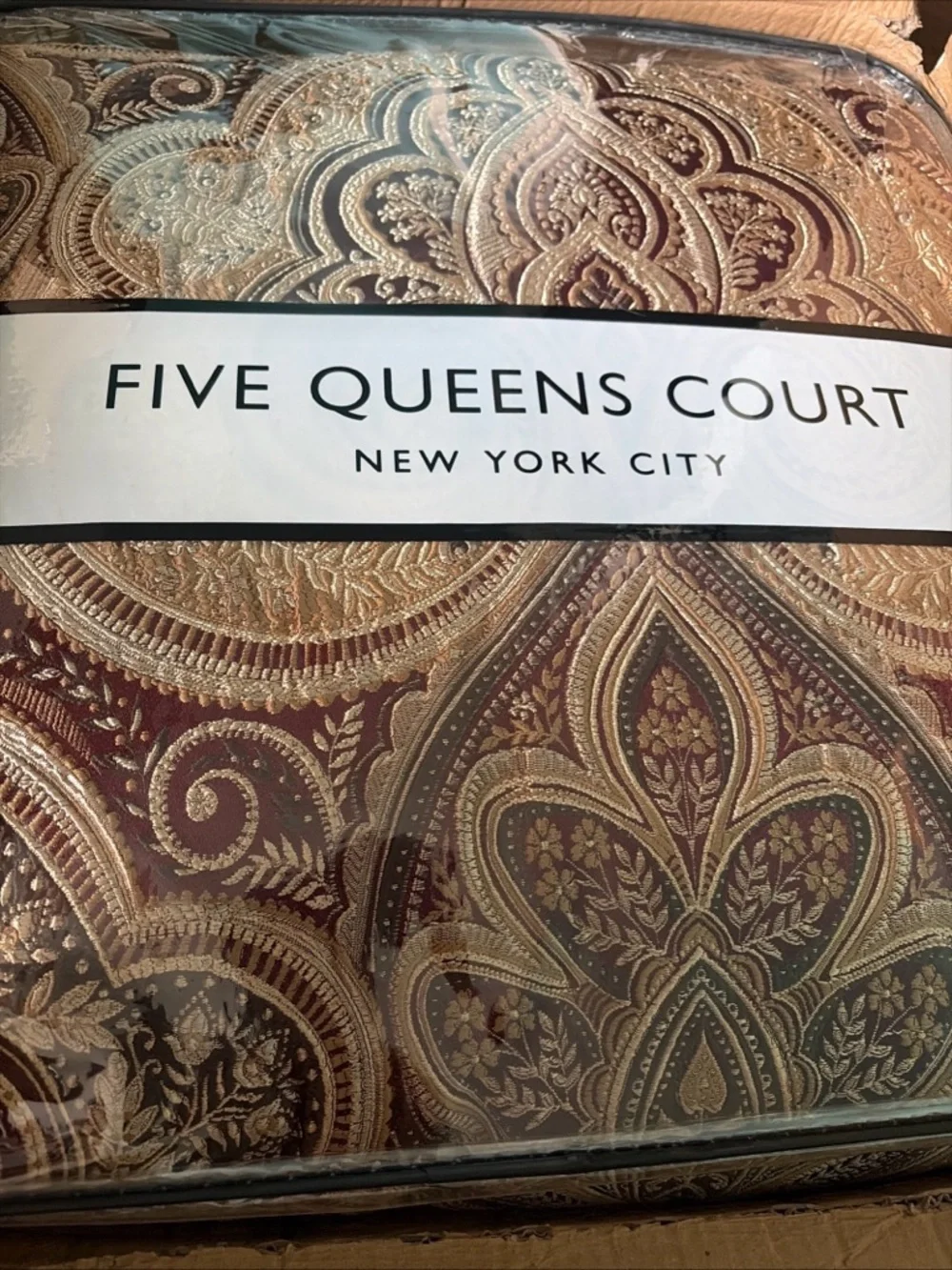 Five Queens Court Bordeaux Queen 4 Piece Comforter Set NEW